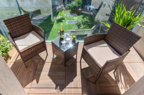 [Central/Garibaldi] Luxurious two-room apartment.
